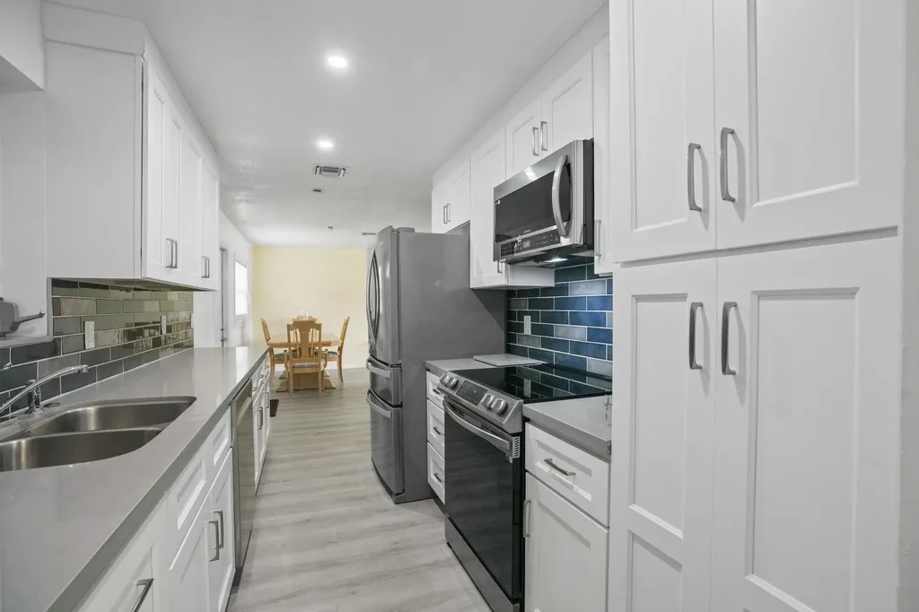 2270 SW 30th Terrace Fort Lauderdale FL 33312