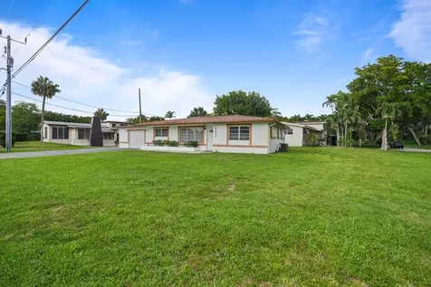 2270 SW 30th Terrace Fort Lauderdale FL 33312