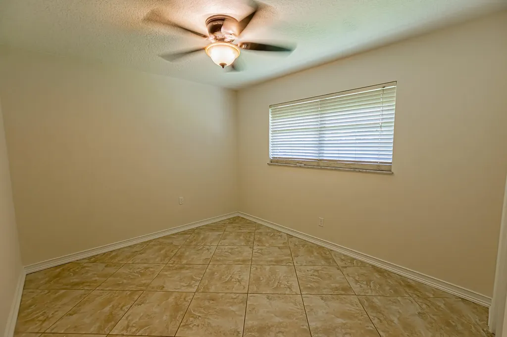 471 SE Lamon Lane Port St Lucie FL 34983