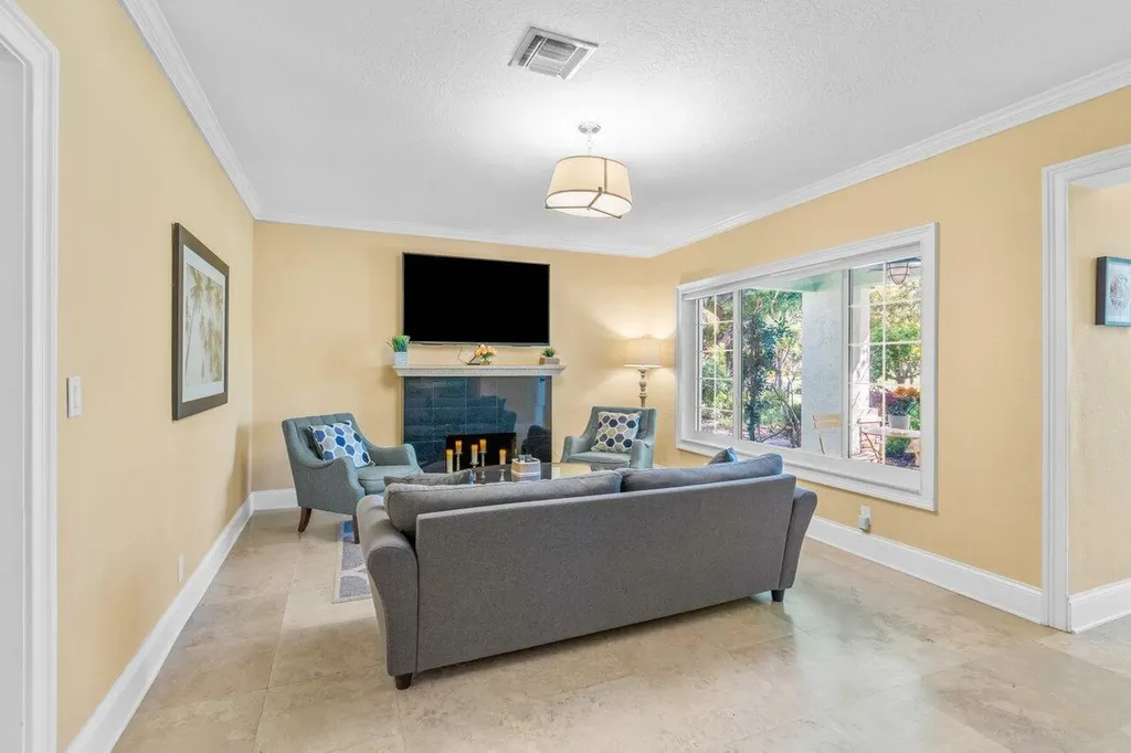520 NE 3rd Avenue Delray Beach FL 33444
