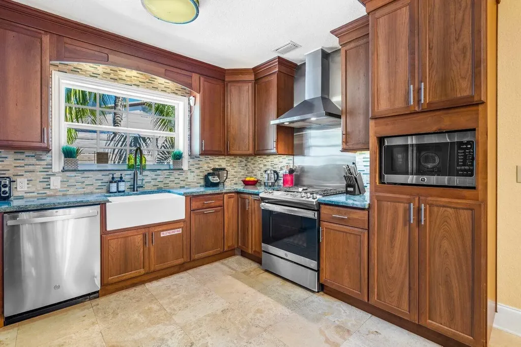520 NE 3rd Avenue Delray Beach FL 33444