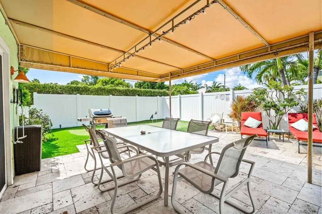 520 NE 3rd Avenue Delray Beach FL 33444
