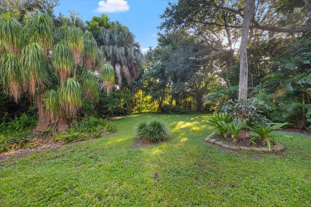 24 N Via Lucindia Drive N Sewalls Point FL 34996