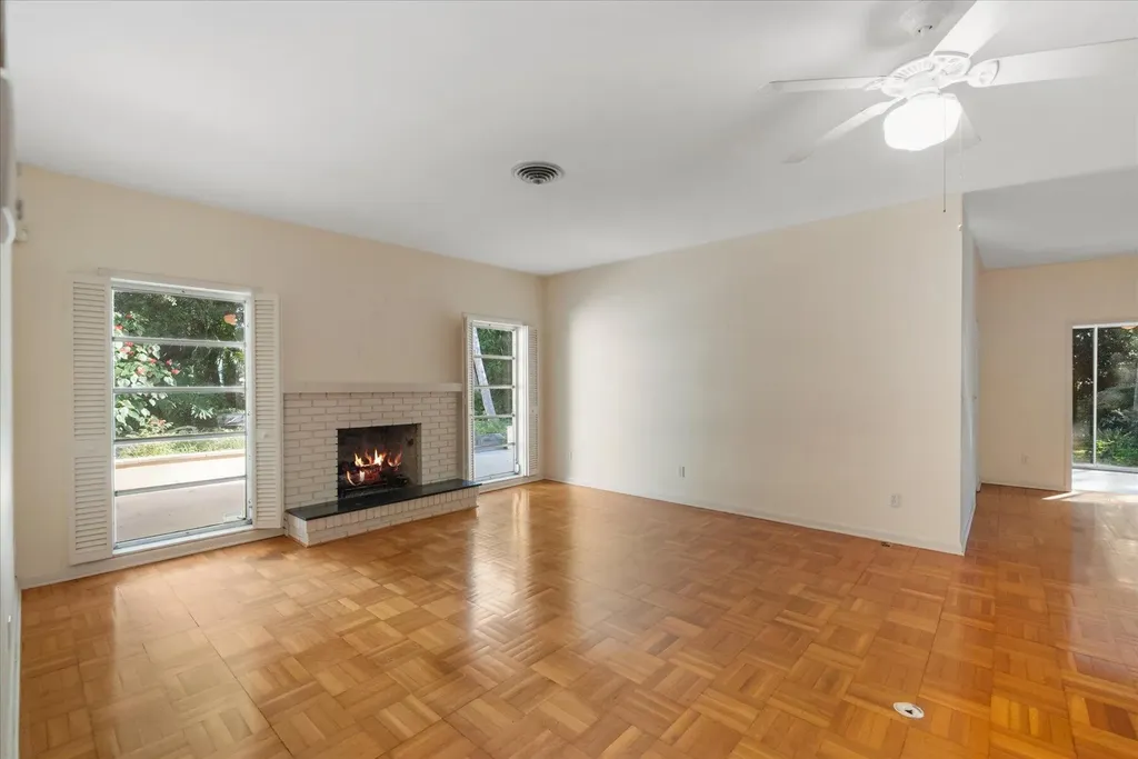 24 N Via Lucindia Drive N Sewalls Point FL 34996