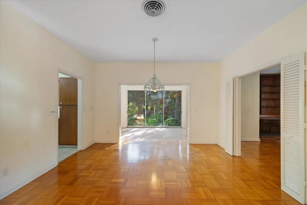 24 N Via Lucindia Drive N Sewalls Point FL 34996