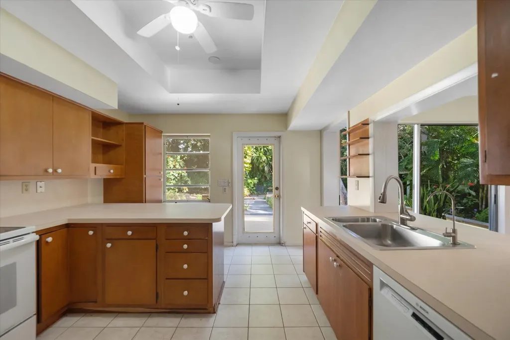 24 N Via Lucindia Drive N Sewalls Point FL 34996