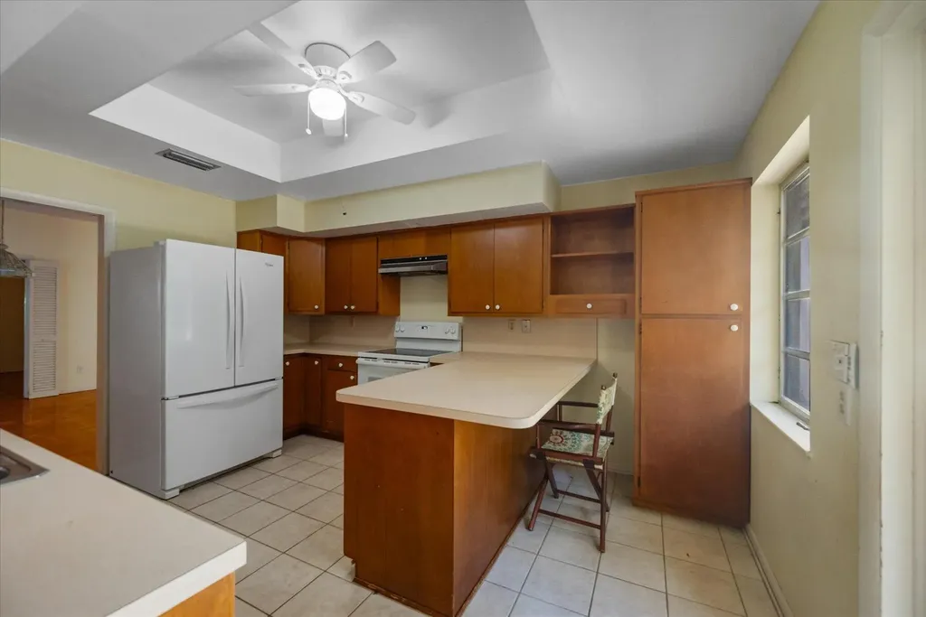 24 N Via Lucindia Drive N Sewalls Point FL 34996