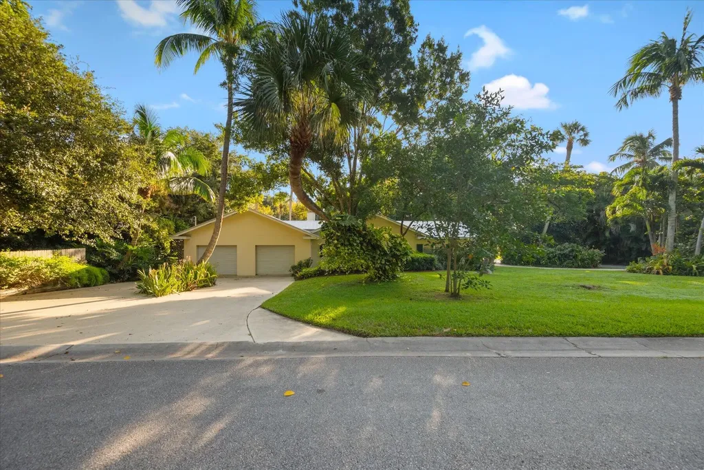 24 N Via Lucindia Drive N Sewalls Point FL 34996