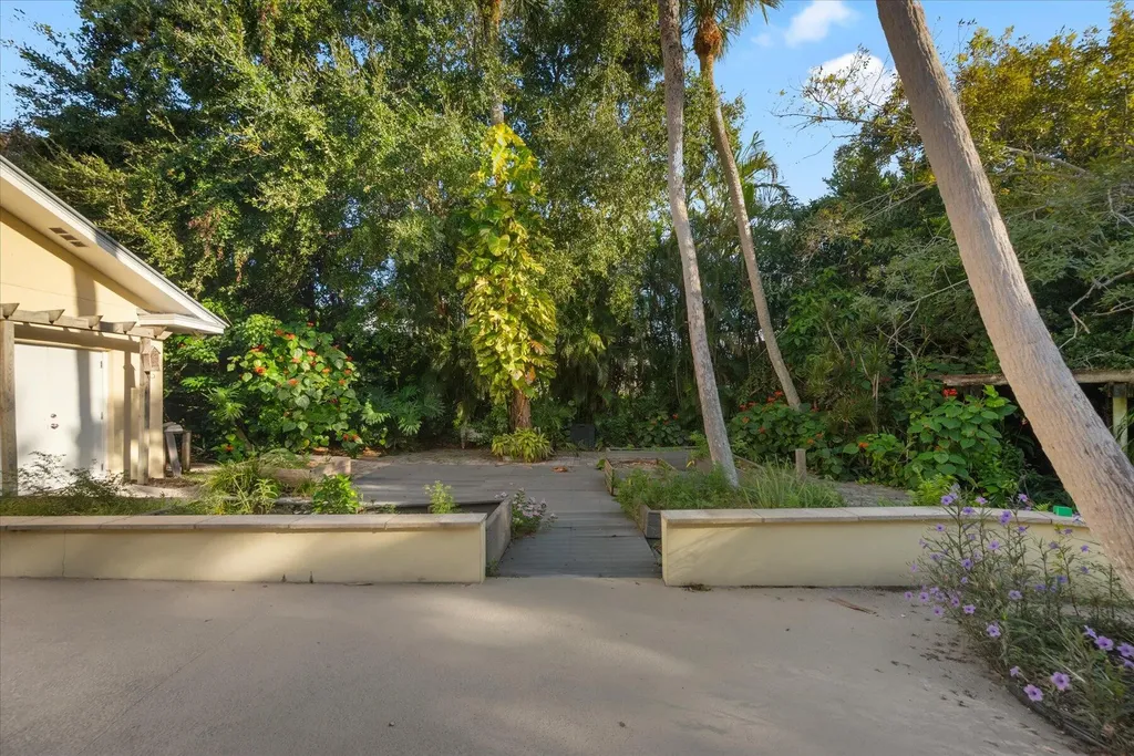 24 N Via Lucindia Drive N Sewalls Point FL 34996