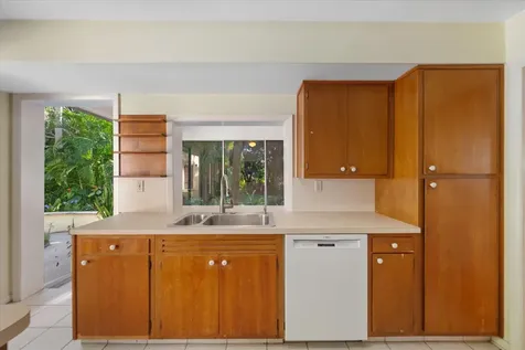 24 N Via Lucindia Drive N Sewalls Point FL 34996