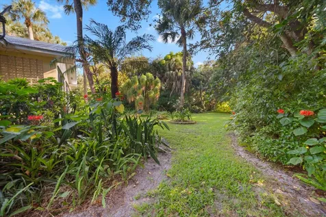 24 N Via Lucindia Drive N Sewalls Point FL 34996