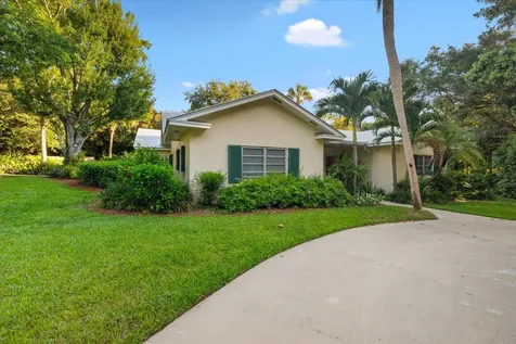 24 N Via Lucindia Drive N Sewalls Point FL 34996