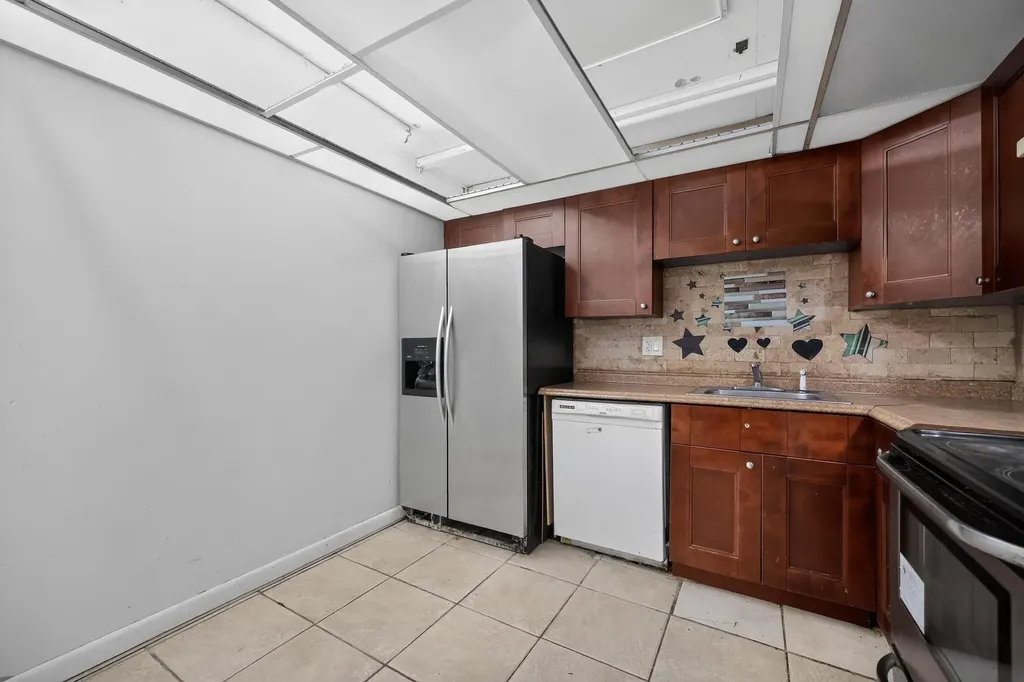 4172 Inverrary Drive Lauderhill FL 33319
