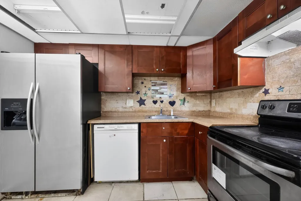 4172 Inverrary Drive Lauderhill FL 33319