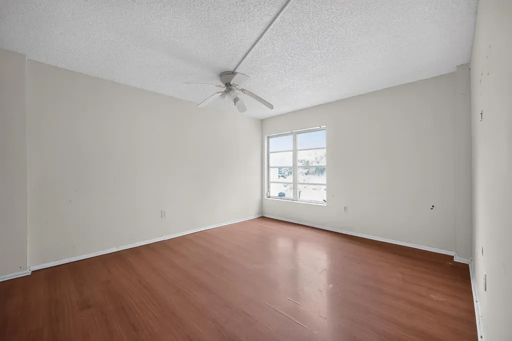 4172 Inverrary Drive Lauderhill FL 33319