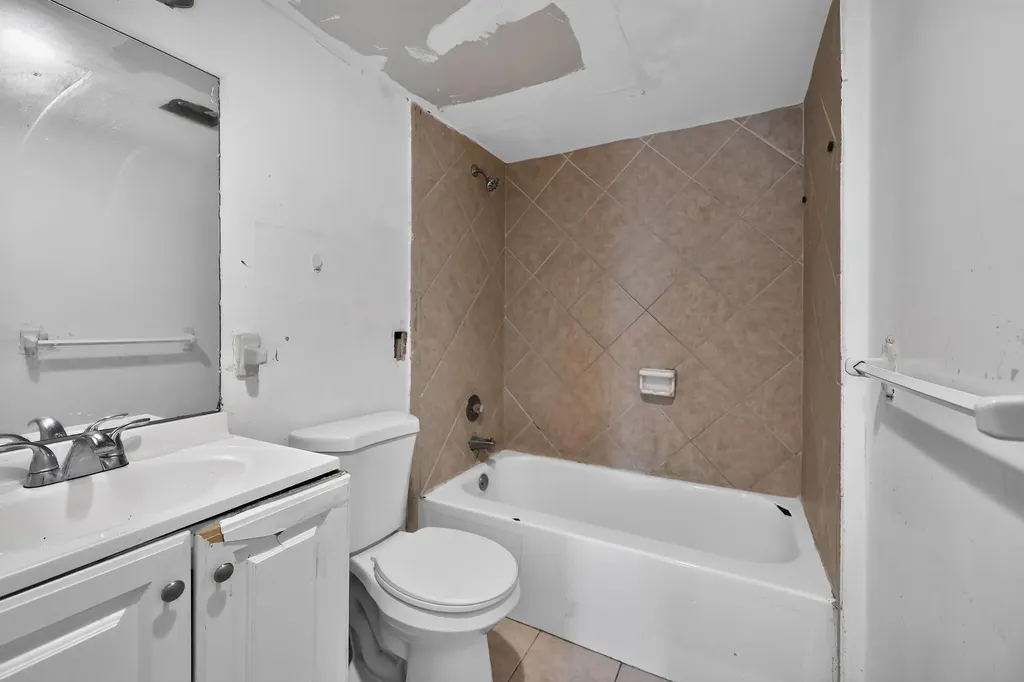 4172 Inverrary Drive Lauderhill FL 33319