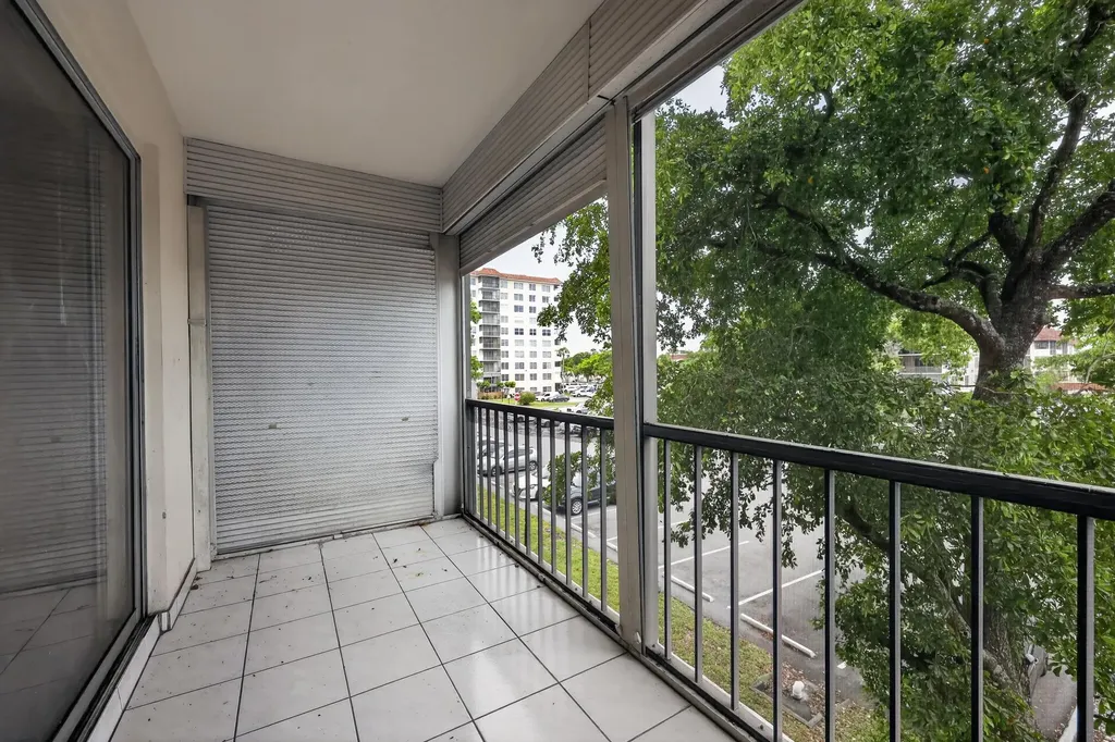 4172 Inverrary Drive Lauderhill FL 33319