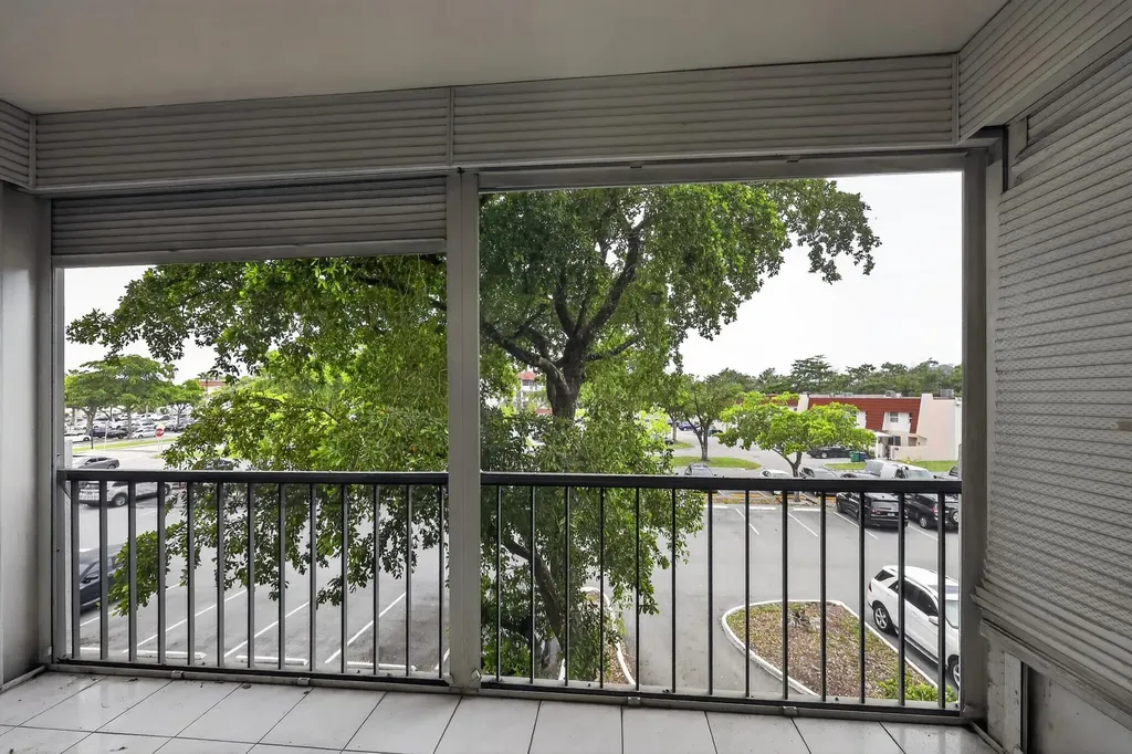 4172 Inverrary Drive Lauderhill FL 33319