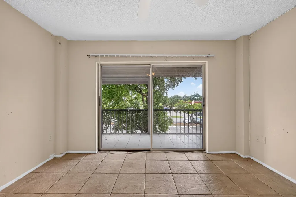 4172 Inverrary Drive Lauderhill FL 33319