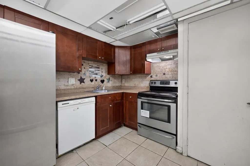 4172 Inverrary Drive Lauderhill FL 33319
