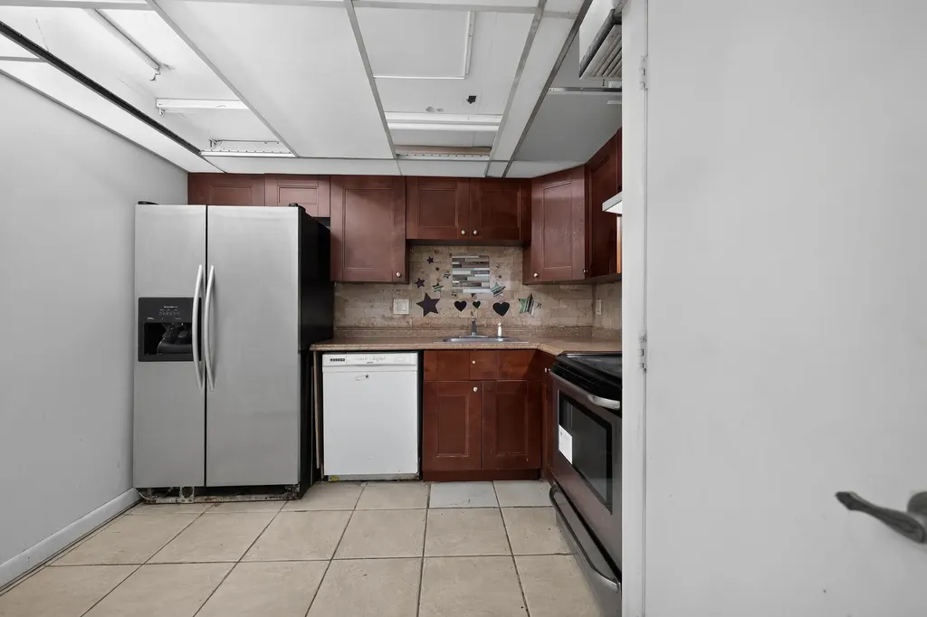 4172 Inverrary Drive Lauderhill FL 33319
