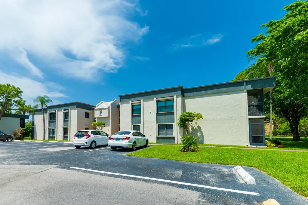225 SE 10th Street Deerfield Beach FL 33441