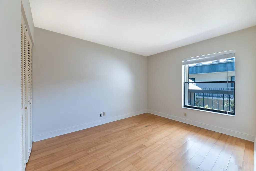 225 SE 10th Street Deerfield Beach FL 33441