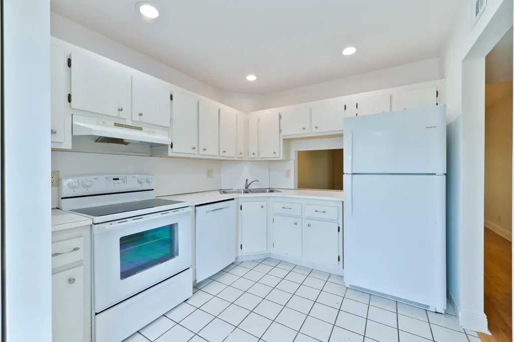 225 SE 10th Street Deerfield Beach FL 33441