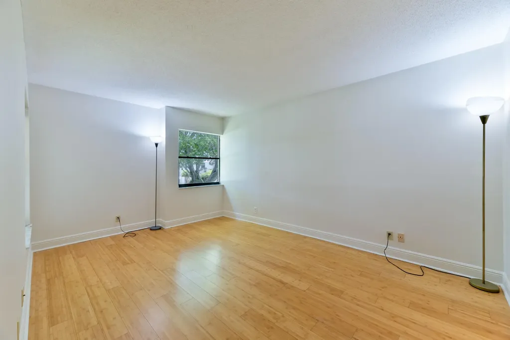 225 SE 10th Street Deerfield Beach FL 33441