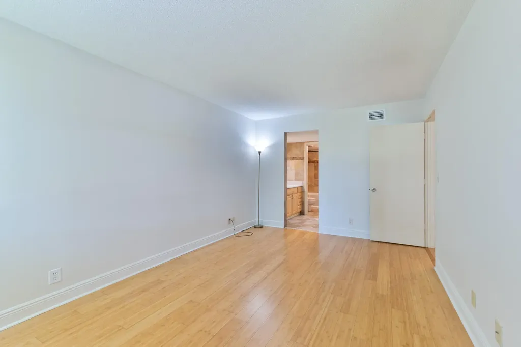 225 SE 10th Street Deerfield Beach FL 33441