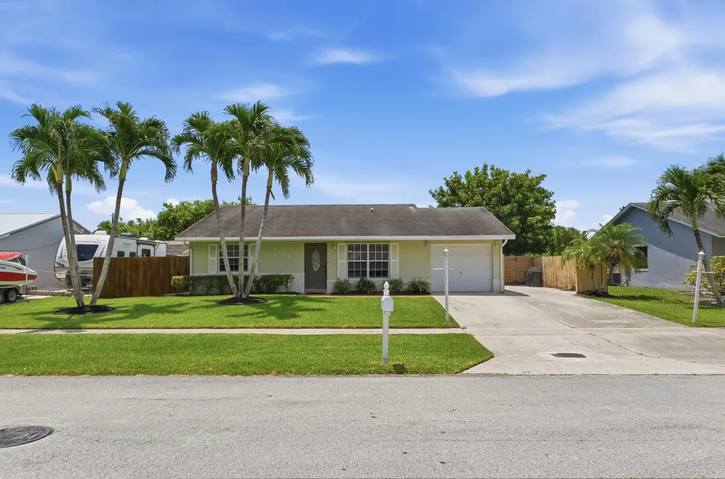 4732 Carthage Circle S Lake Worth FL 33463