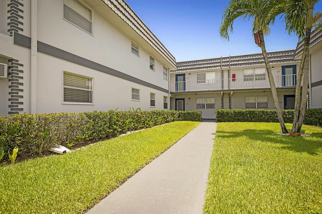 308 Saxony G Delray Beach FL 33446