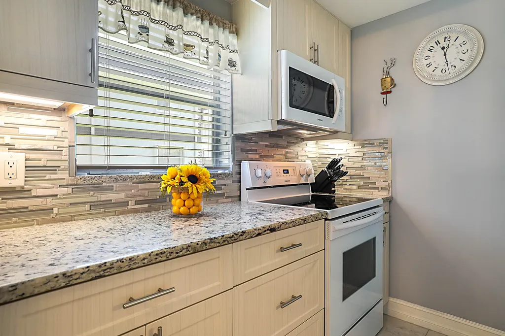 308 Saxony G Delray Beach FL 33446