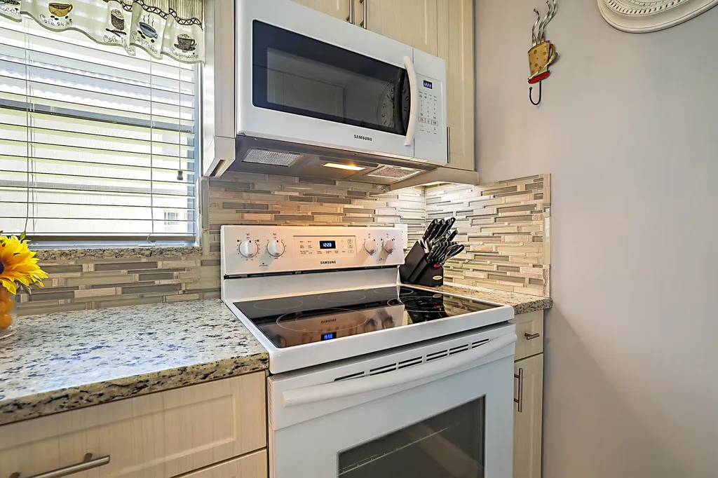 308 Saxony G Delray Beach FL 33446