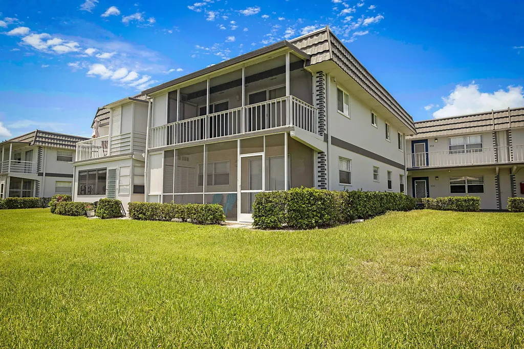 308 Saxony G Delray Beach FL 33446