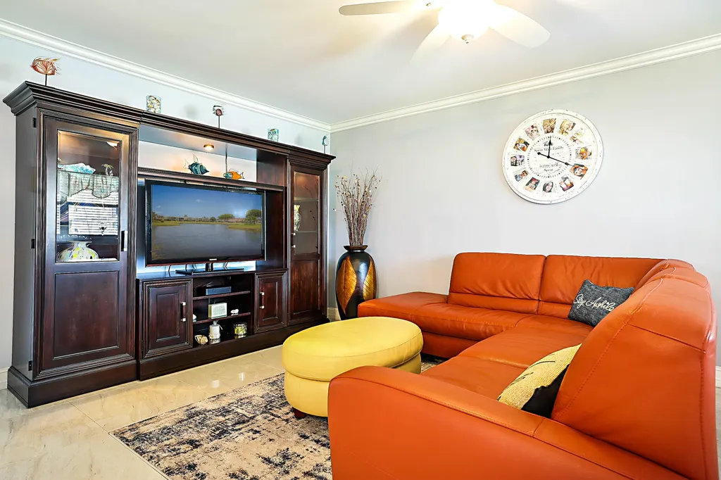 308 Saxony G Delray Beach FL 33446