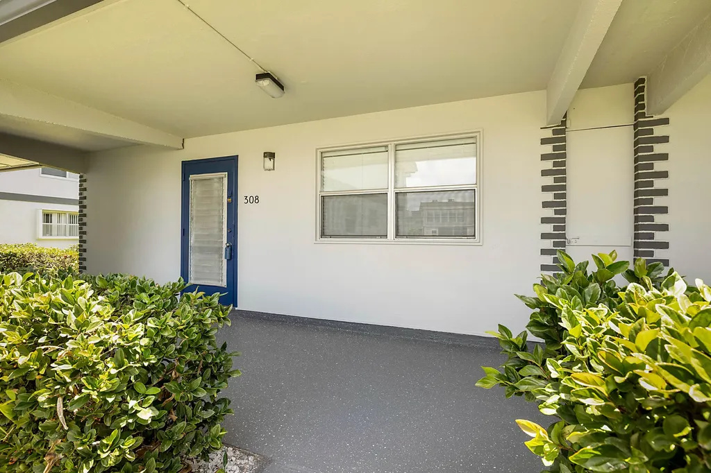 308 Saxony G Delray Beach FL 33446