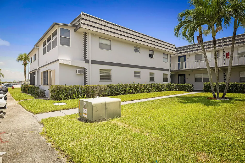 308 Saxony G Delray Beach FL 33446