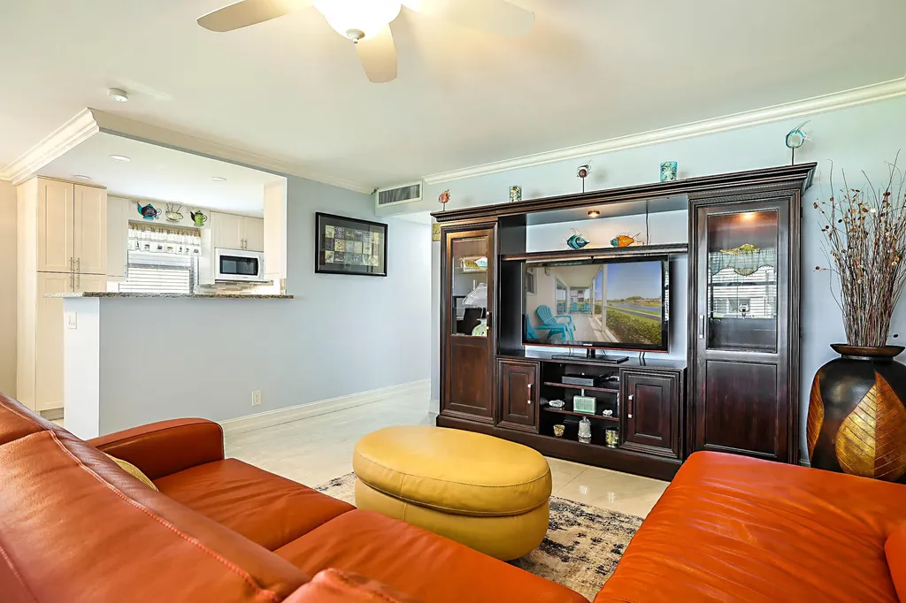 308 Saxony G Delray Beach FL 33446