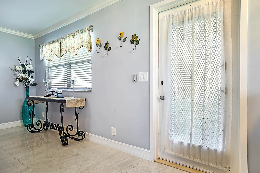 308 Saxony G Delray Beach FL 33446