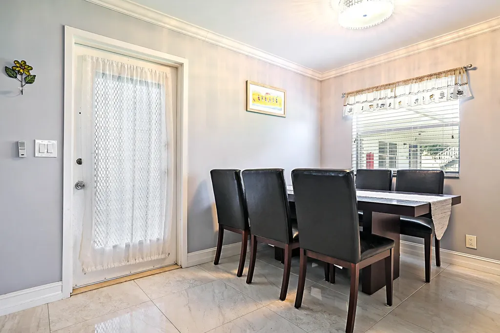 308 Saxony G Delray Beach FL 33446