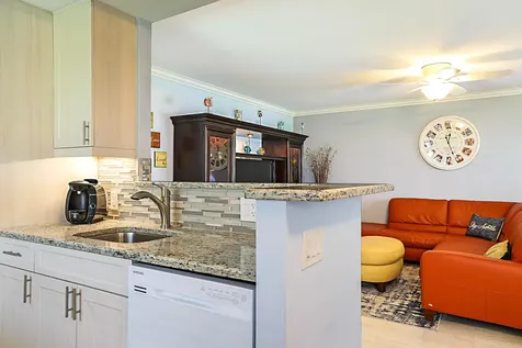 308 Saxony G Delray Beach FL 33446