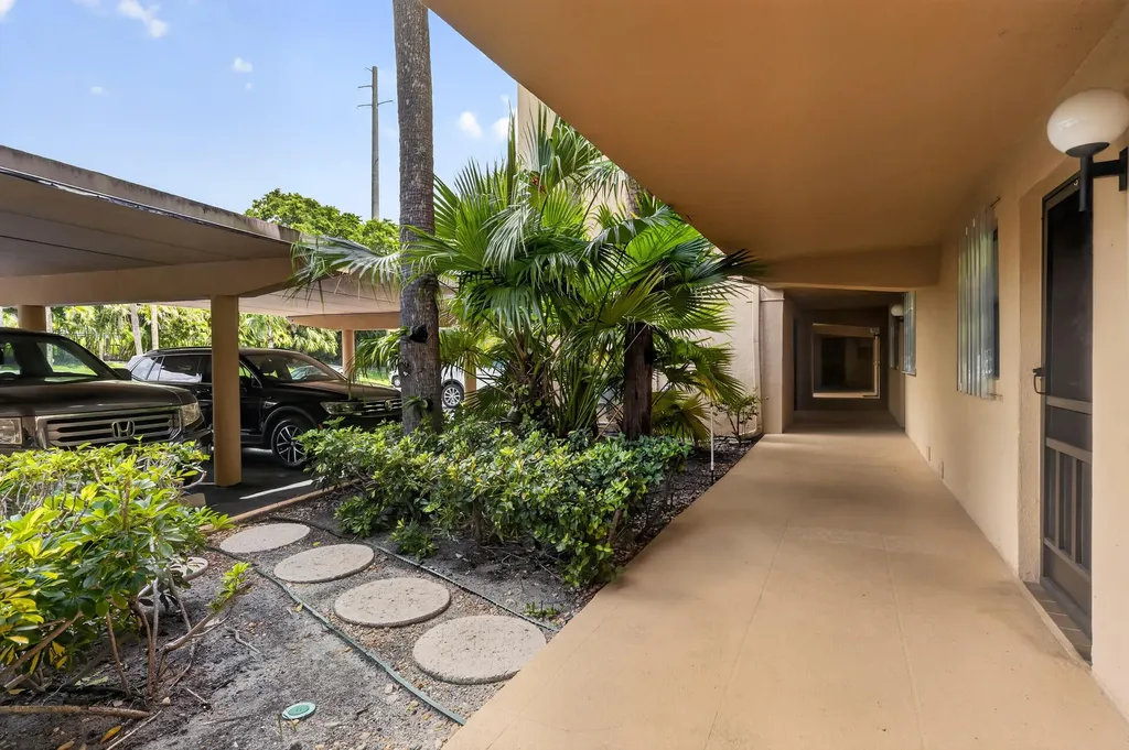 1036 Us Highway 1 North Palm Beach FL 33408