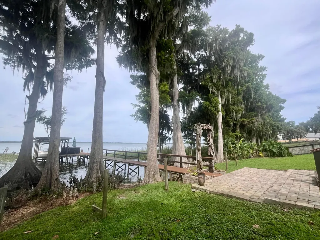 30139 Johnsons Point Road Leesburg FL 34748