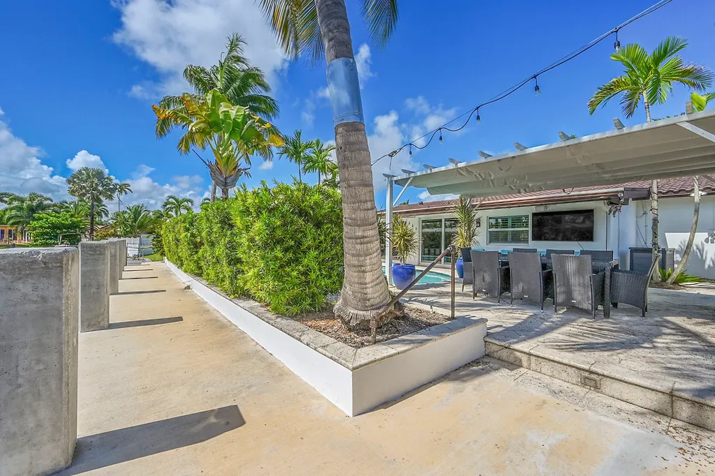 1080 SE 9th Avenue Pompano Beach FL 33060