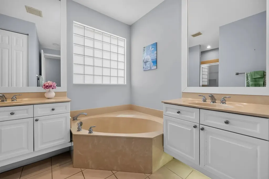 143 Isle Verde Way Palm Beach Gardens FL 33418
