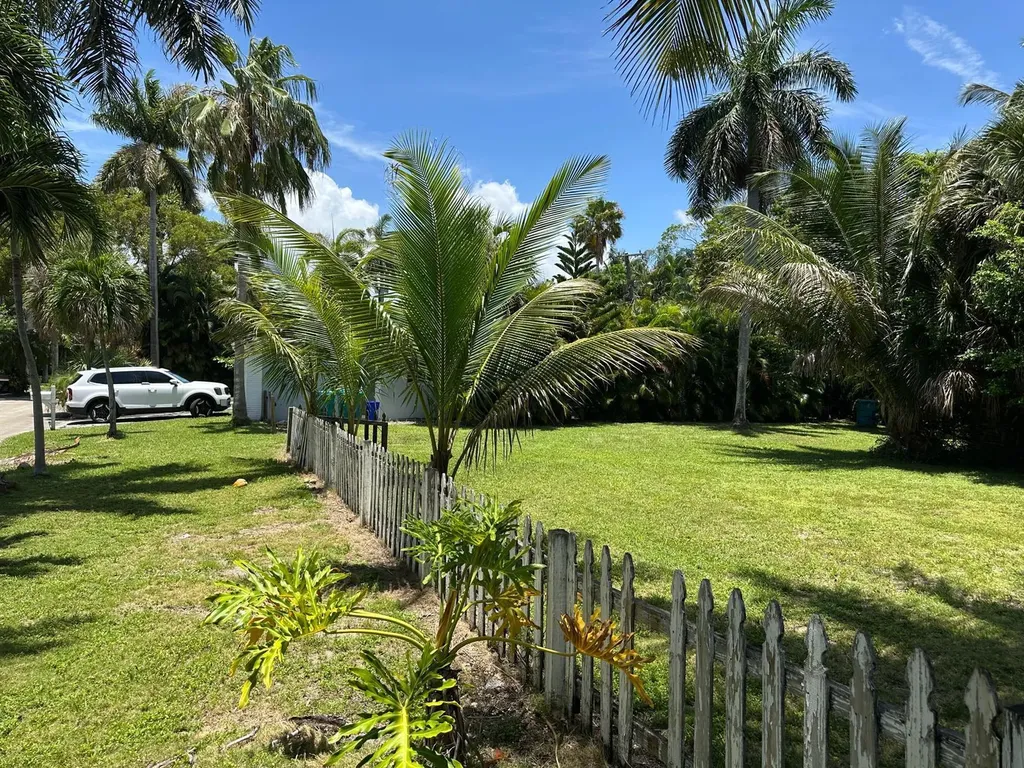 631 Lakeside Harbor Boynton Beach FL 33435