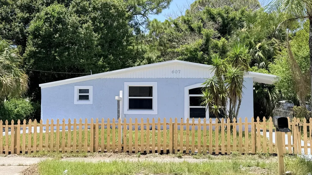 607 N 19th Street Fort Pierce FL 34950