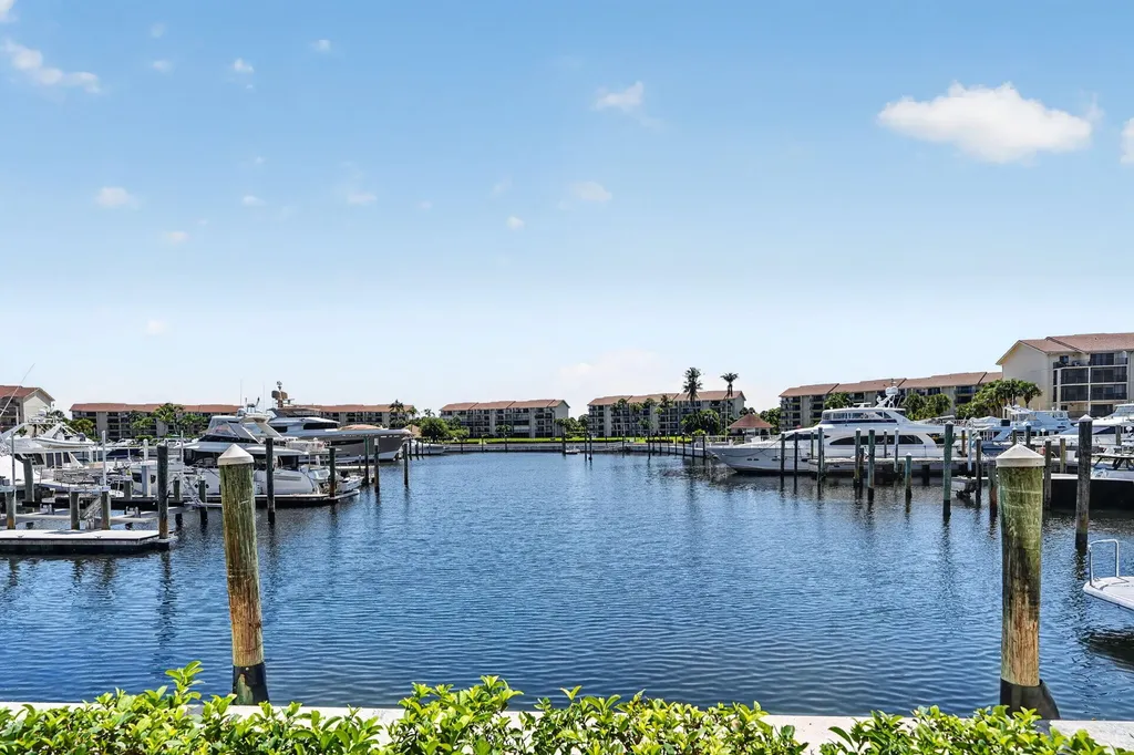 2401 Marina Isle Way Jupiter FL 33477