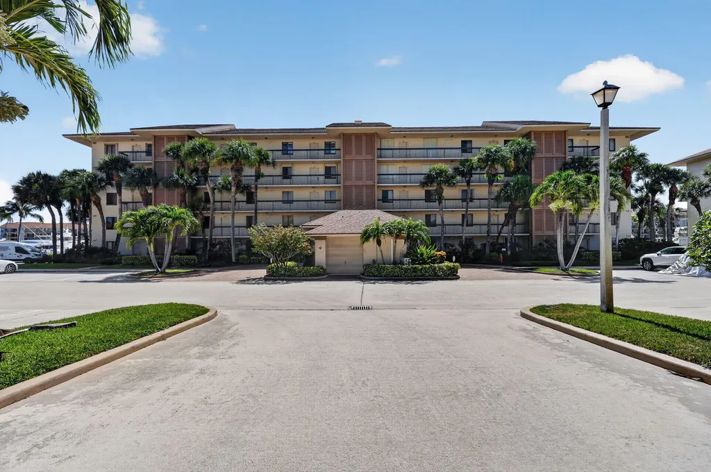 2401 Marina Isle Way Jupiter FL 33477